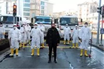 Nevşehir'de boş kalan caddeler 'foşur foşur' yıkandı Nevşehir'de boş kalan caddeler 'foşur foşur' yıkandı