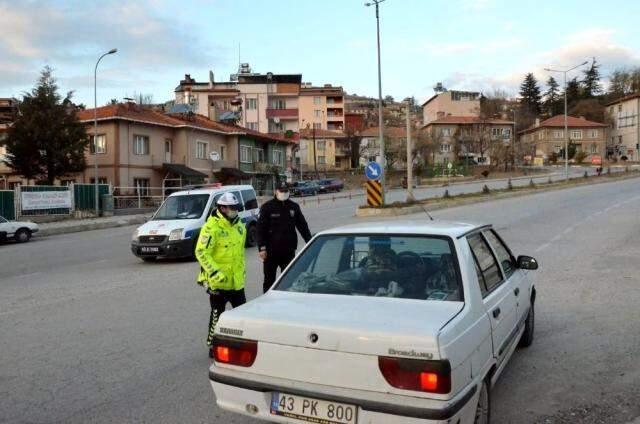 Nüfusunun yüzde 70'i karantinada olan Kütahya'nın Emet ilçesinde denetimler sıkılaştırıldı