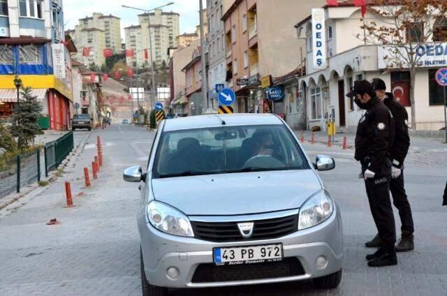 Nüfusunun yüzde 70'i karantinada olan Kütahya'nın Emet ilçesinde denetimler sıkılaştırıldı