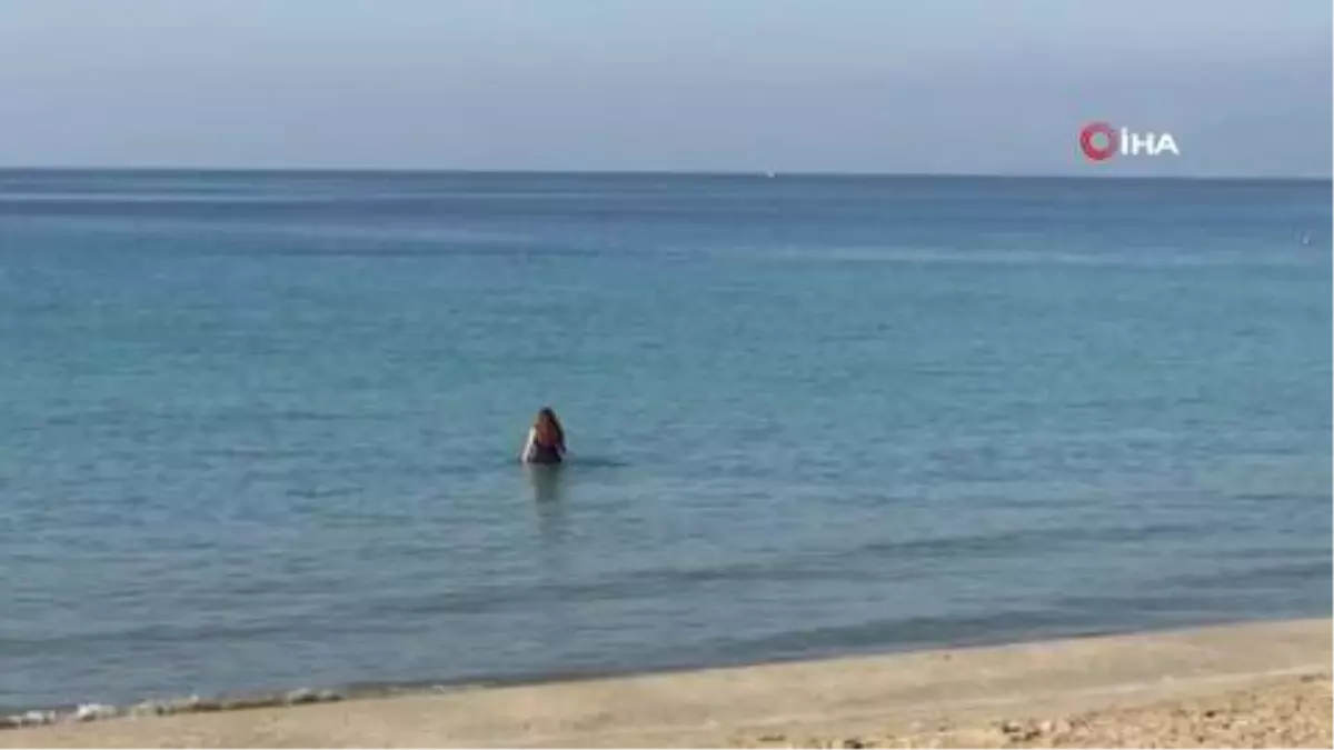 Tatilciler, pazarın keyfini denizde çıkardı