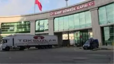 Tır geçişinde rekor kırıldı, yaya ve yolcu geçişlerinde kısıtlama devam ediyor