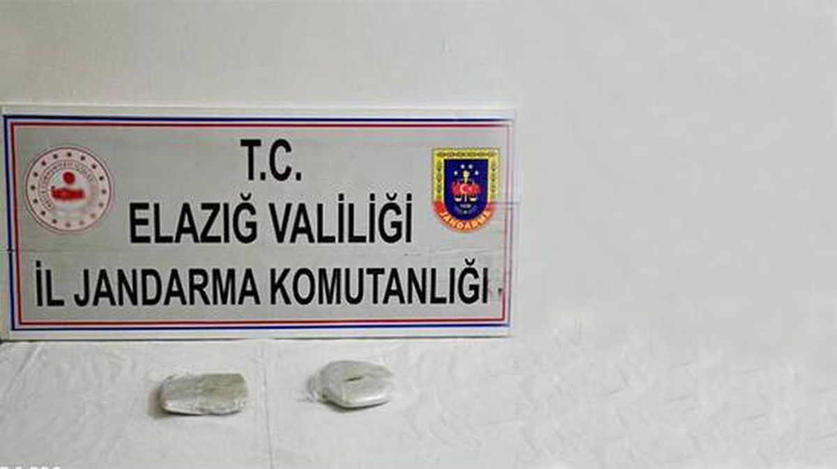 Uyuşturucu tacirinin 'Bel ağrısı için takıyorum' dediği korsenin içinden 780 gram esrar çıktı
