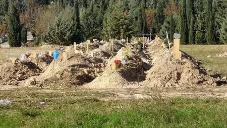 10 günde 4 yakını koronadan ölen dernek başkanı: Anneme 8 aydır terastan el sallıyordum 10 günde 4 yakını koronadan ölen dernek başkanı: Anneme 8 aydır terastan el sallıyordum