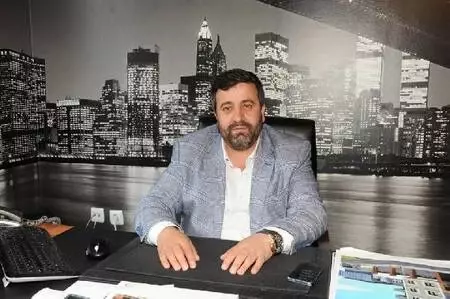10 günde 4 yakını koronadan ölen dernek başkanı: Anneme 8 aydır terastan el sallıyordum 10 günde 4 yakını koronadan ölen dernek başkanı: Anneme 8 aydır terastan el sallıyordum