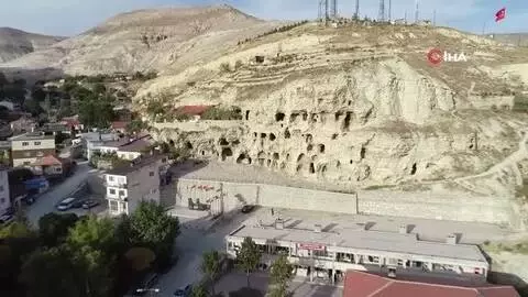 Dört bin yıllık apartman, zamana meydan okuyor