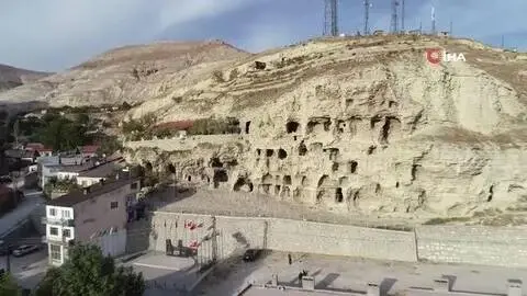 Dört bin yıllık apartman, zamana meydan okuyor