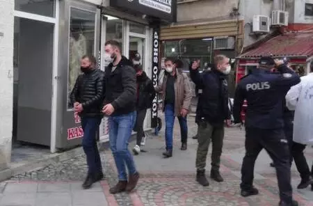 Edirne'de silahlı kavga: 1 yaralı, 3 gözaltı Edirne'de silahlı kavga: 1 yaralı, 3 gözaltı
