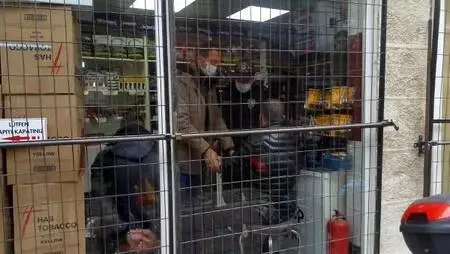 Edirne'de silahlı kavga: 1 yaralı, 3 gözaltı Edirne'de silahlı kavga: 1 yaralı, 3 gözaltı