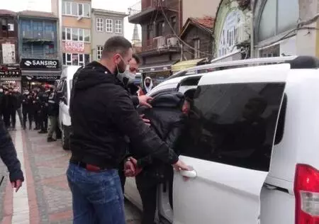 Edirne'de silahlı kavga: 1 yaralı, 3 gözaltı Edirne'de silahlı kavga: 1 yaralı, 3 gözaltı