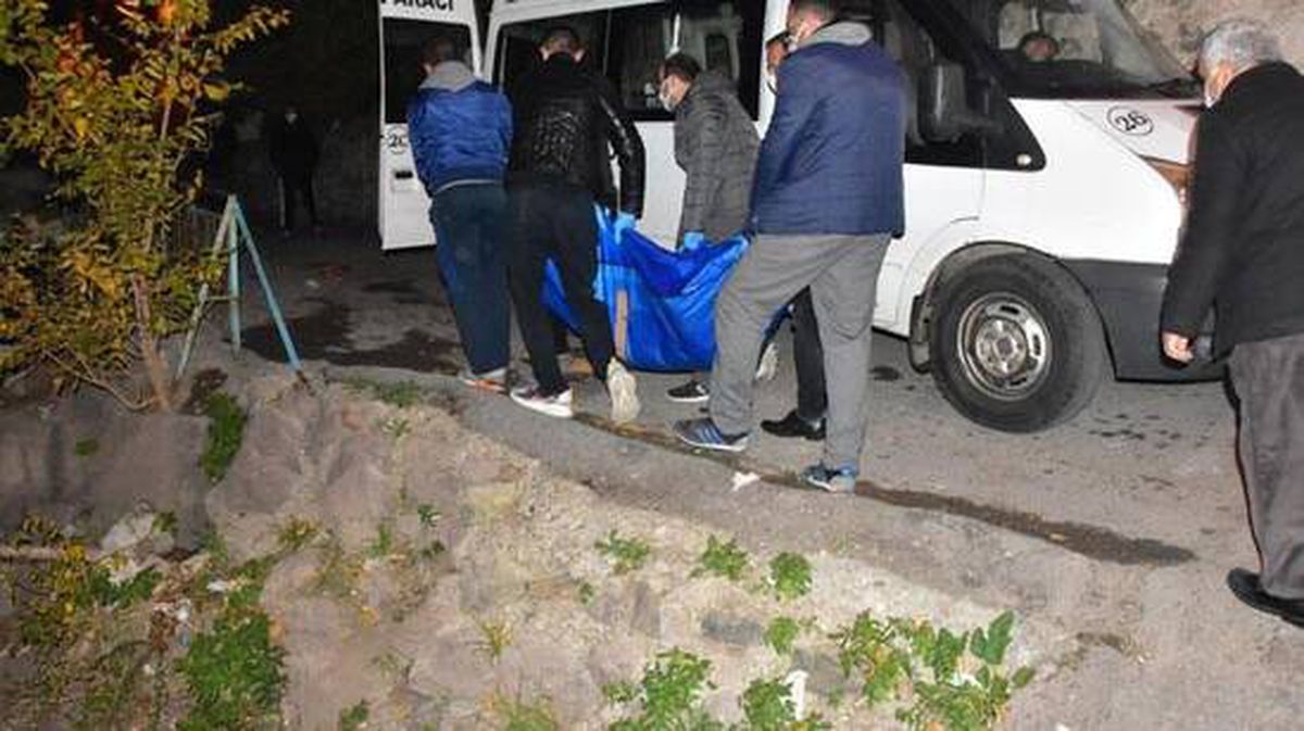 Eşini 6 yerinden bıçaklayan koca cesedi yatak odasında halıya sararak gizlemeye çalıştı