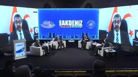 Eski KKTC Dışişleri Bakanı Tahsin Ertuğruloğlu, Doğu Akdeniz Çalıştayı'nda konuştu Eski KKTC Dışişleri Bakanı Tahsin Ertuğruloğlu, Doğu Akdeniz Çalıştayı'nda konuştu