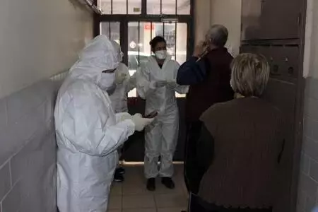 Filyasyon ekipleri, ev ev virüsün izini sürüyor