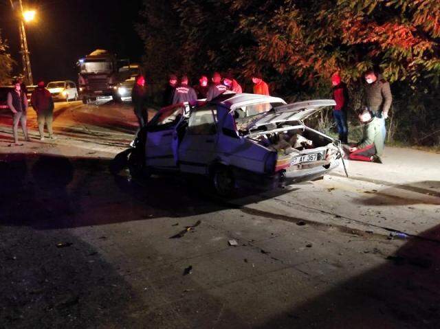 Freni boşalan kamyon iki aracı biçti: 2 kişi hayatını kaybetti