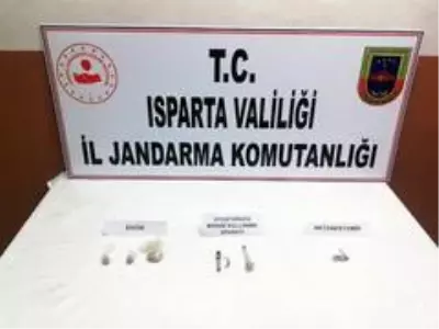 Isparta'da uyuşturucu operasyonlarında 2 kişi tutuklandı Isparta'da uyuşturucu operasyonlarında 2 kişi tutuklandı