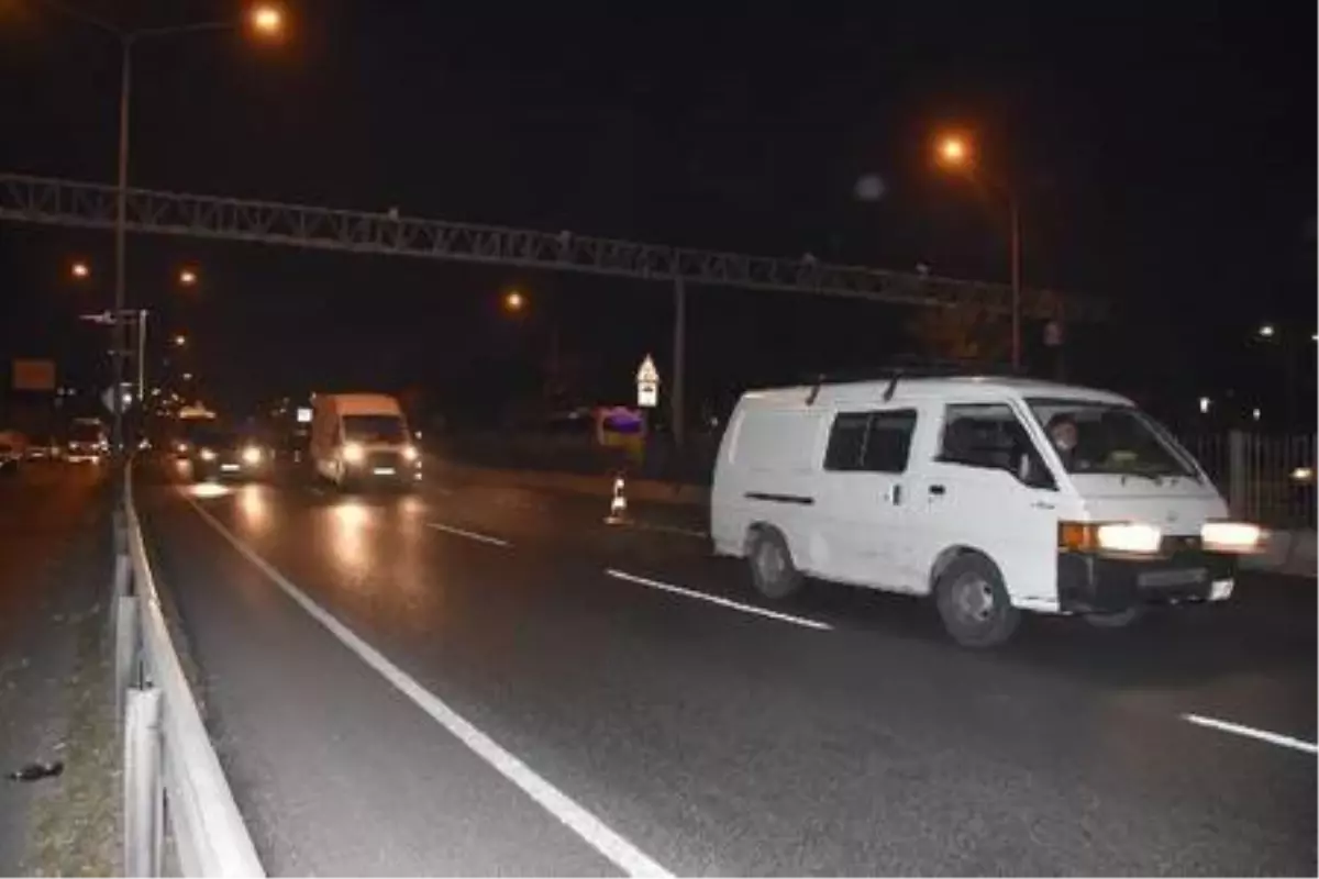 İzmir'in cadde ve sokaklarında, kısıtlama sonrası hareketlilik