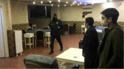 Kısıtlamada 'cenazemiz var' diyerek toplanıp kumar oynayan şahıslara binlerce lira ceza kesildi