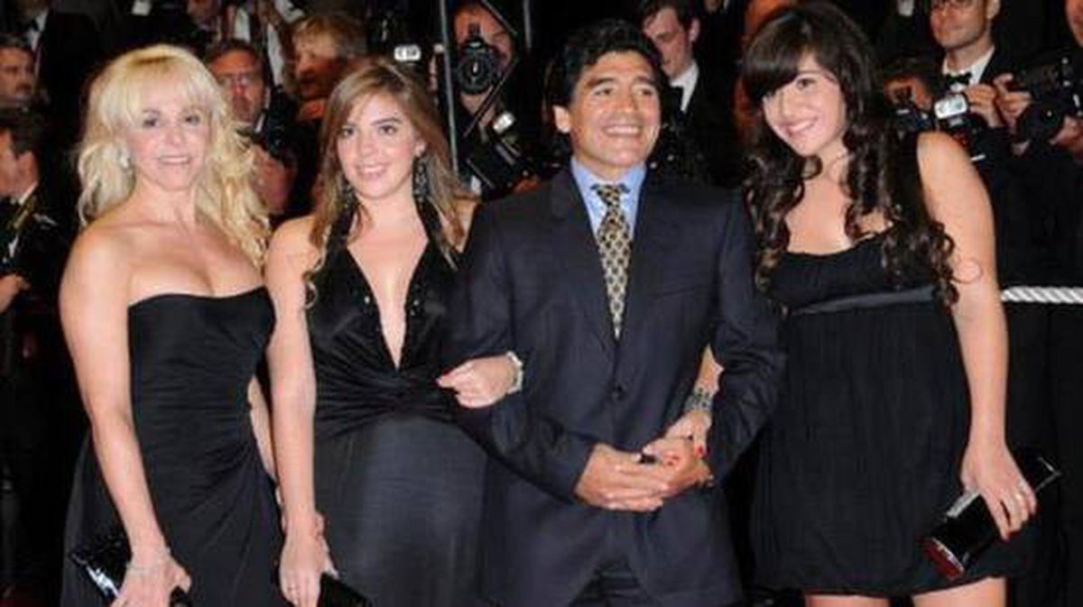 Maradona'nın yaklaşık 100 milyon dolarlık serveti mirasçılar arasında nasıl paylaştırılacak?