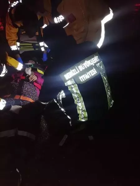 Tarım işçilerini taşıyan midibüs devrildi: 23 yaralı (2)