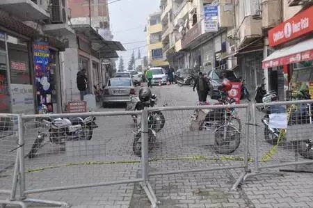 Reyhanlı'da bazı cadde ve sokaklar araç trafiğine kapatıldı Reyhanlı'da bazı cadde ve sokaklar araç trafiğine kapatıldı
