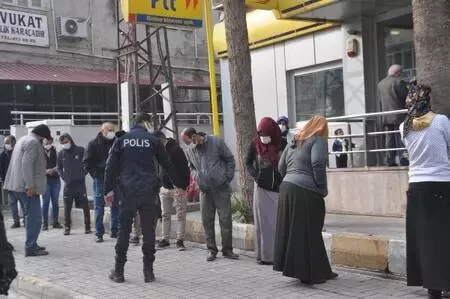 Reyhanlı'da bazı cadde ve sokaklar araç trafiğine kapatıldı Reyhanlı'da bazı cadde ve sokaklar araç trafiğine kapatıldı