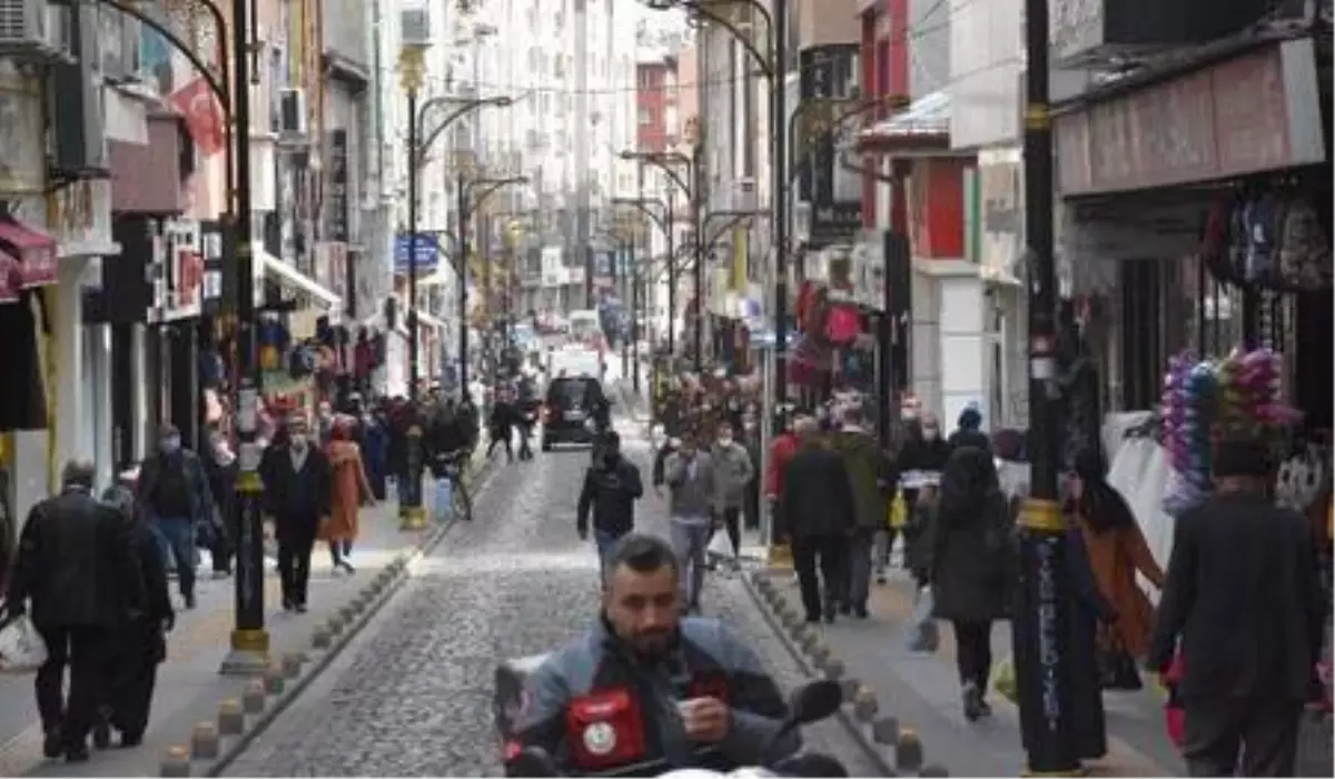 Sivas'ta kısıtlama sonrası cadde ve sokaklarda yoğunluk
