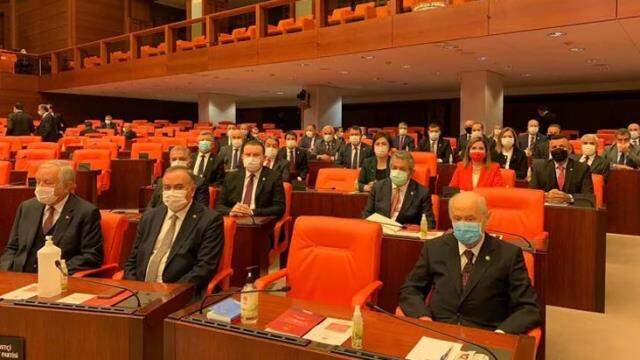 TBMM'nin bütçe görüşmelerine katılan Bahçeli'nin koronavirüs önlemleri dikkat çekti