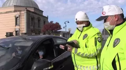 Tır geçişinde rekor kırıldı, yaya ve yolcu geçişlerinde kısıtlama devam ediyor