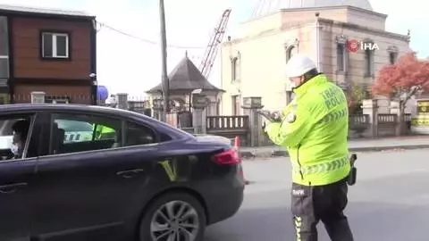 Tır geçişinde rekor kırıldı, yaya ve yolcu geçişlerinde kısıtlama devam ediyor