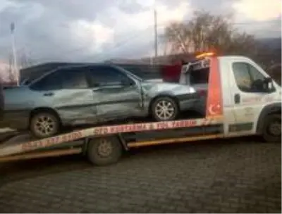 - Isparta'da 2 otomobilin çarpıştığı kaza güvenlik kameralarına yansıdı - Isparta'da 2 otomobilin çarpıştığı kaza güvenlik kameralarına yansıdı