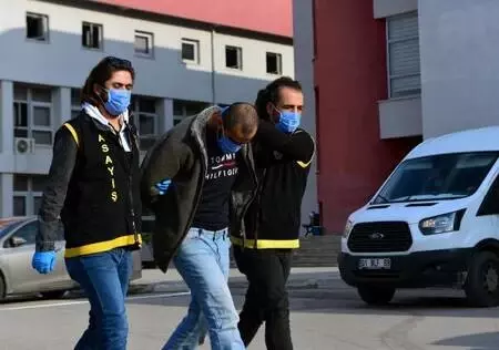 Çiftlik evinde alıkoyup parasını istediler, yakalandılar Çiftlik evinde alıkoyup parasını istediler, yakalandılar