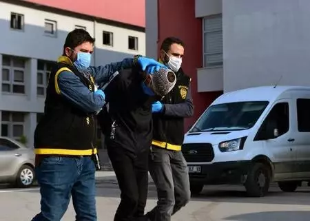 Çiftlik evinde alıkoyup parasını istediler, yakalandılar Çiftlik evinde alıkoyup parasını istediler, yakalandılar