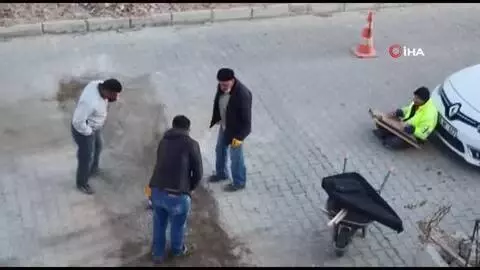 Belediye işçilerinin kanun eşliğindeki mesaisi kamerada Belediye işçilerinin kanun eşliğindeki mesaisi kamerada