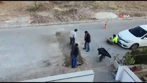 Belediye işçilerinin kanun eşliğindeki mesaisi kamerada Belediye işçilerinin kanun eşliğindeki mesaisi kamerada