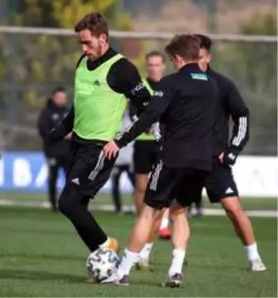 Beşiktaş 2 eksikle hazırlıklarını sürdürdü