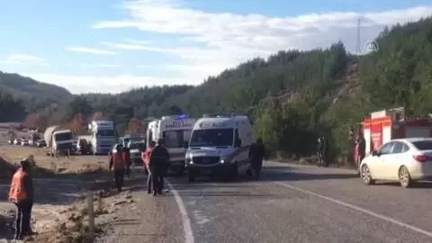 Beton mikseri ile cip çarpıştı: 2 yaralı Beton mikseri ile cip çarpıştı: 2 yaralı