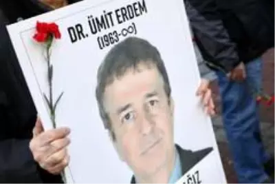- Covid-19 nedeniyle hayatını kaybeden doktor Erdem için anma töreni - Covid-19 nedeniyle hayatını kaybeden doktor Erdem için anma töreni