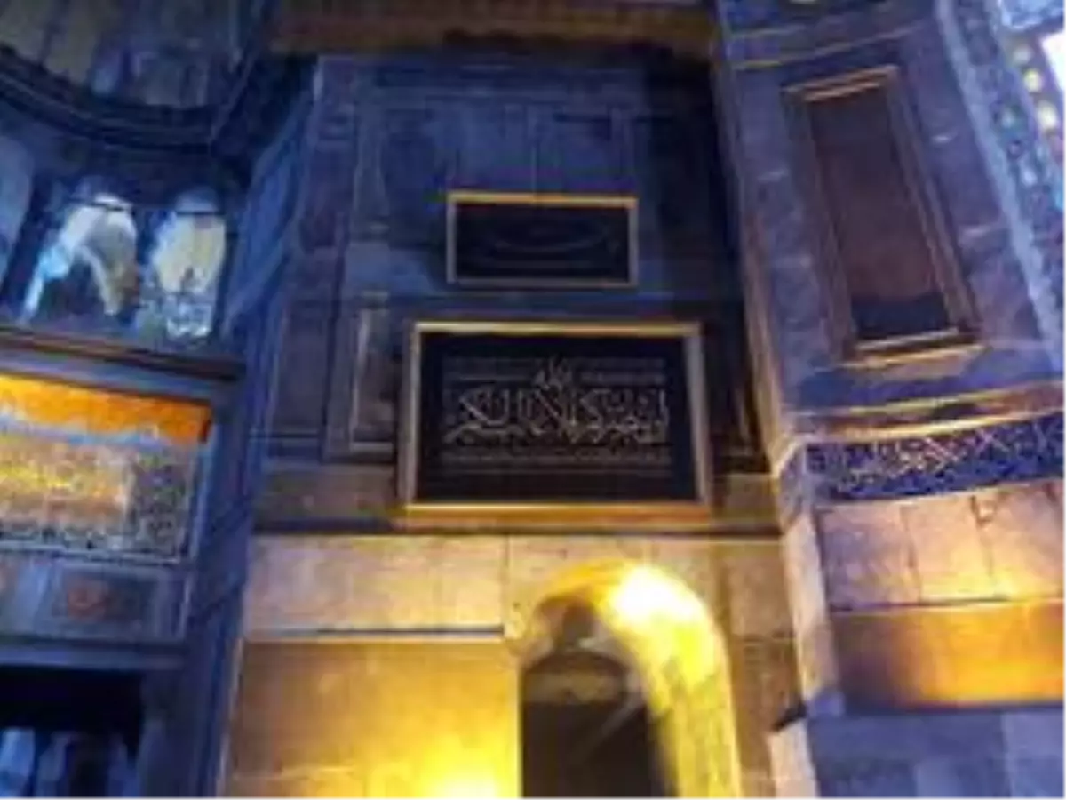 Cumhurbaşkanı Erdoğan'ın Ayasofya'ya bağışladığı hat tablosu görüntülendi
