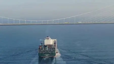 Dev konteyner gemisi İstanbul Boğazı'ndan geçti Dev konteyner gemisi İstanbul Boğazı'ndan geçti