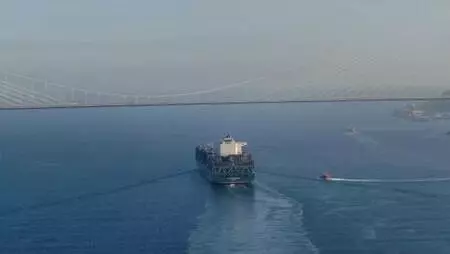 Dev konteyner gemisi İstanbul Boğazı'ndan geçti Dev konteyner gemisi İstanbul Boğazı'ndan geçti