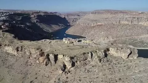 DİYARBAKIR - 'Peygamberler diyarı' Eğil'deki asırlık tüneller turizme kazandırılıyor DİYARBAKIR - 'Peygamberler diyarı' Eğil'deki asırlık tüneller turizme kazandırılıyor