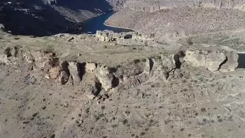 DİYARBAKIR - 'Peygamberler diyarı' Eğil'deki asırlık tüneller turizme kazandırılıyor DİYARBAKIR - 'Peygamberler diyarı' Eğil'deki asırlık tüneller turizme kazandırılıyor