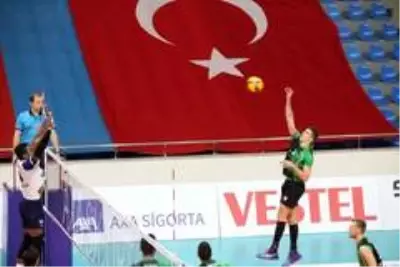 Efeler Ligi: Bingöl Solhanspor: 3 Haliliye Belediyespor: 1 Efeler Ligi: Bingöl Solhanspor: 3 Haliliye Belediyespor: 1