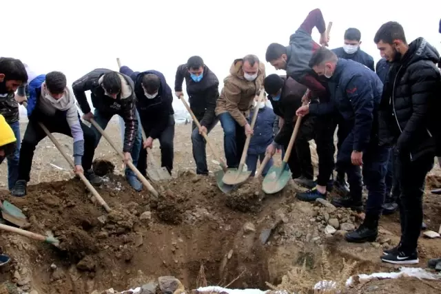 Son dakika haberi: Eski eşi tarafından öldürülen anne ve kızları son yolculuğuna uğurlandı