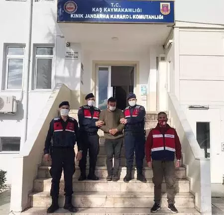 Son dakika haberi! Eşini bıçakla öldüren şüpheli ormanda yakalandı Son dakika haberi! Eşini bıçakla öldüren şüpheli ormanda yakalandı