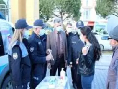 Gönen'de Kaymakam pazarda denetimlerde bulundu Gönen'de Kaymakam pazarda denetimlerde bulundu