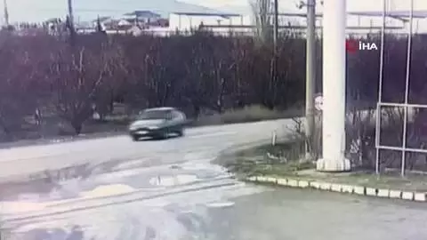 - Isparta'da 2 otomobilin çarpıştığı kaza güvenlik kameralarına yansıdı - Isparta'da 2 otomobilin çarpıştığı kaza güvenlik kameralarına yansıdı