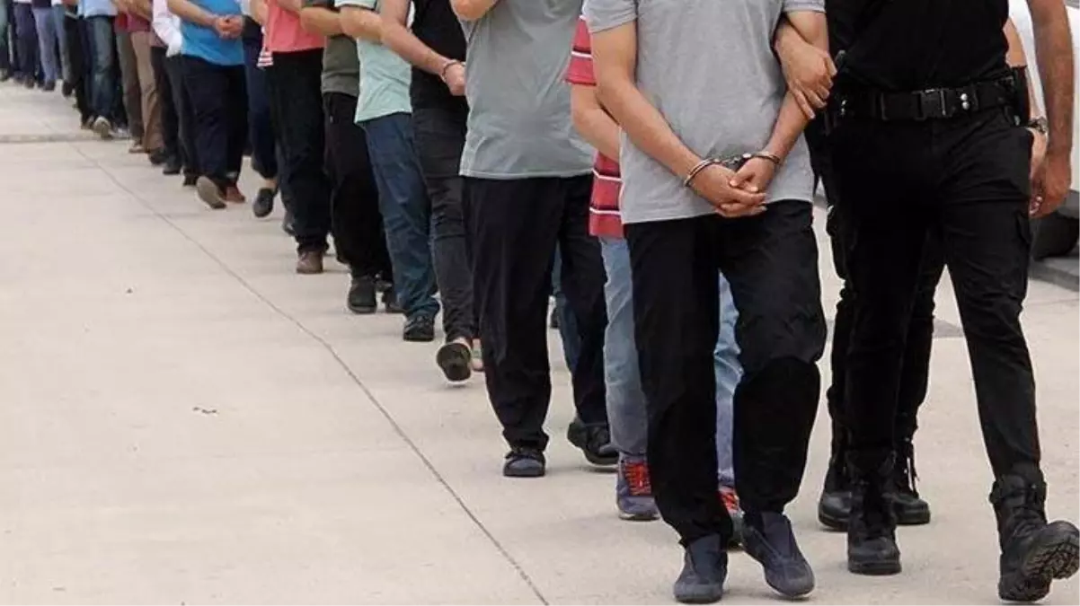 Son Dakika! İzmir'de FETÖ'nün TSK yapılanmasına yönelik operasyonda 304 kişi hakkında gözaltı kararı verildi