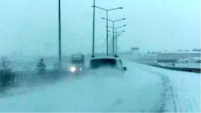 Kars'ta kar yağışı etkili oluyor Kars'ta kar yağışı etkili oluyor