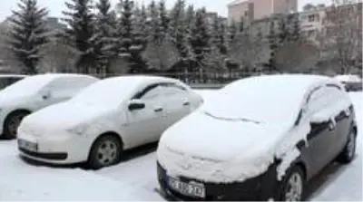 Kars'ta kar yağışı etkili oluyor Kars'ta kar yağışı etkili oluyor
