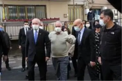 - Kılıçdaroğlu, depremin simgelerinden Ayda Gezgin ve Elif Perinçek'i ziyaret etti - Kılıçdaroğlu, depremin simgelerinden Ayda Gezgin ve Elif Perinçek'i ziyaret etti